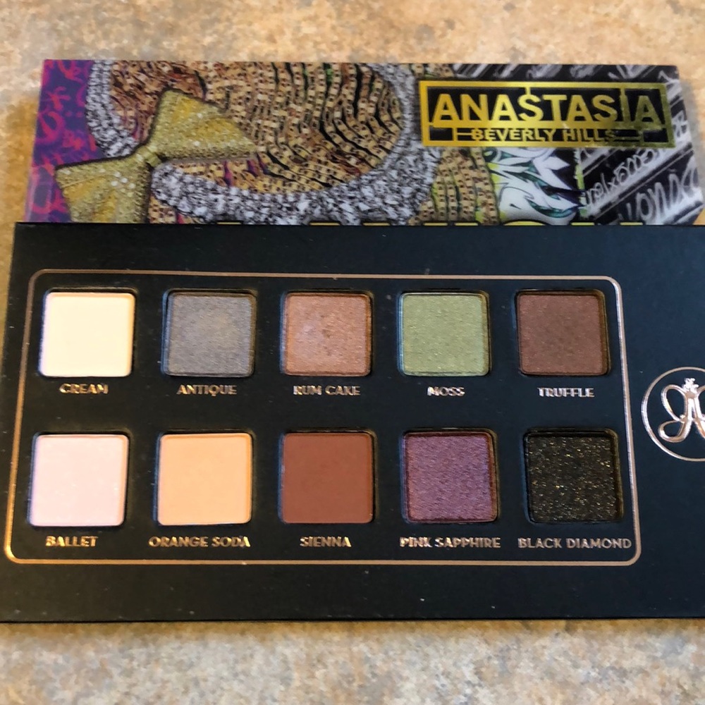 Anastasia Beverly Hills Lavish palette - Picture 3 of 3
